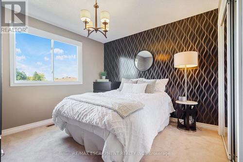 43 Glenayr Street, Hamilton, ON - Indoor Photo Showing Bedroom