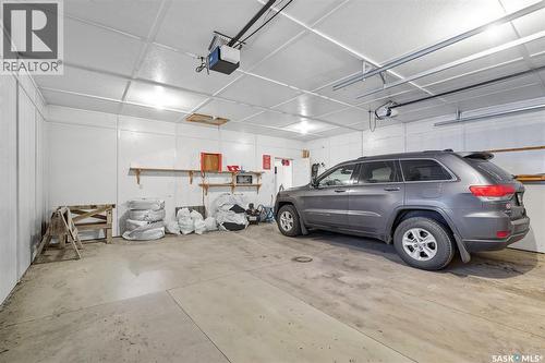122 Main Street, Radisson, SK - Indoor Photo Showing Garage