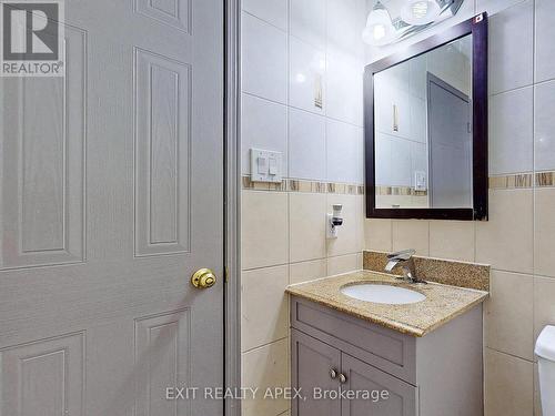 5552 Cortina Crescent, Mississauga, ON - Indoor Photo Showing Bathroom