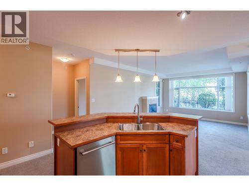 100 Lakeshore Drive W Unit# 115, Penticton, BC - Indoor Photo Showing Kitchen With Double Sink