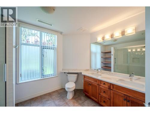 100 Lakeshore Drive W Unit# 115, Penticton, BC - Indoor Photo Showing Bathroom