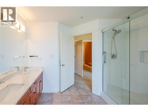 100 Lakeshore Drive W Unit# 115, Penticton, BC - Indoor Photo Showing Bathroom