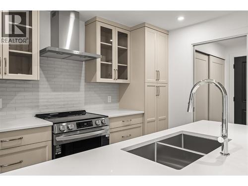 Kitchen - 2957 Conlin Court Unit# 2, Kelowna, BC - Indoor Photo Showing Kitchen With Double Sink With Upgraded Kitchen