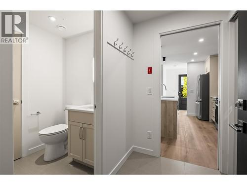 Main level Bathroom - 2957 Conlin Court Unit# 2, Kelowna, BC - Indoor Photo Showing Bathroom