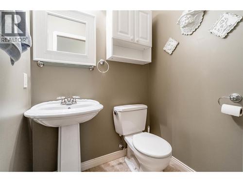 6676 Oxbow Crescent, Oliver, BC - Indoor Photo Showing Bathroom