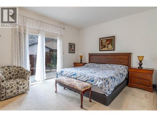 6676 Oxbow Crescent, Oliver, BC - Indoor Photo Showing Bedroom