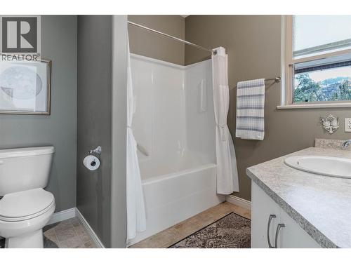 6676 Oxbow Crescent, Oliver, BC - Indoor Photo Showing Bathroom