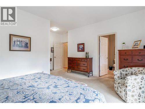 6676 Oxbow Crescent, Oliver, BC - Indoor Photo Showing Bedroom