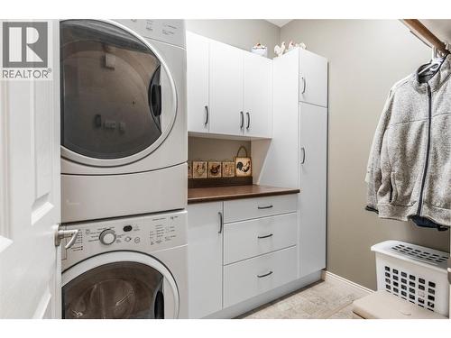 6676 Oxbow Crescent, Oliver, BC - Indoor Photo Showing Laundry Room
