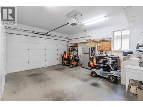 6676 Oxbow Crescent, Oliver, BC - Indoor Photo Showing Garage