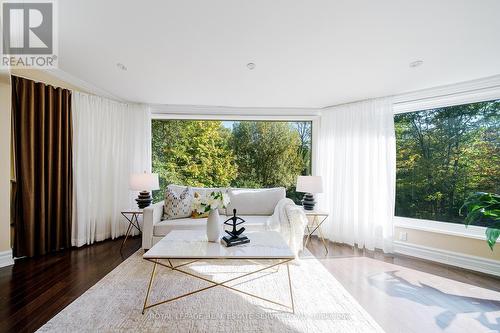 3278 Credit Heights Drive, Mississauga, ON - Indoor Photo Showing Living Room
