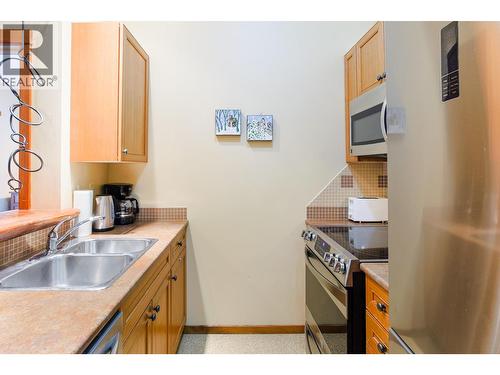 5258 Highline Drive Unit# 122, Fernie, BC - Indoor Photo Showing Kitchen With Double Sink