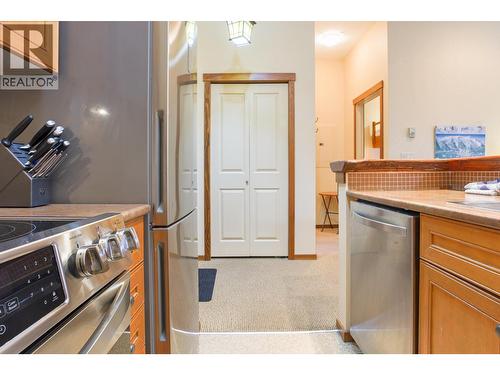 5258 Highline Drive Unit# 122, Fernie, BC - Indoor Photo Showing Kitchen