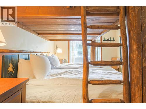 5258 Highline Drive Unit# 122, Fernie, BC - Indoor Photo Showing Bedroom