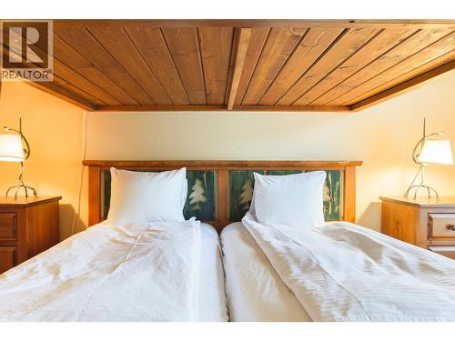 5258 Highline Drive Unit# 122, Fernie, BC - Indoor Photo Showing Bedroom