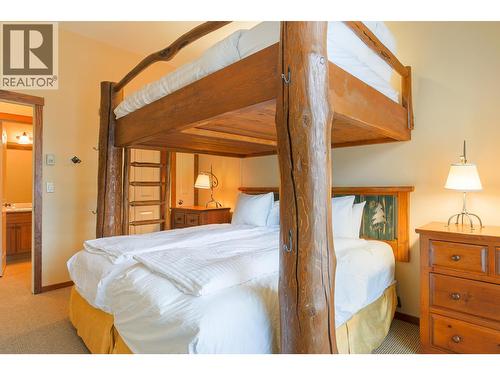5258 Highline Drive Unit# 122, Fernie, BC - Indoor Photo Showing Bedroom