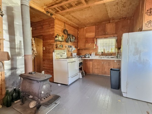 Kitchen - 940 Ch. De La Pointe, Guérin, QC - Indoor Photo Showing Laundry Room