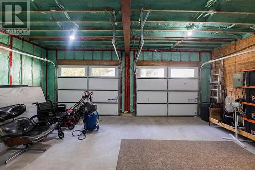 3882 Hamilton Dr, Hilton, ON - Indoor Photo Showing Garage