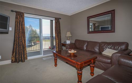 409-411-1151 Gerry Sorensen Way, Kimberley, BC - Indoor Photo Showing Living Room