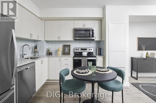 4101 - 325 Yorkland Boulevard, Toronto, ON - Indoor Photo Showing Kitchen