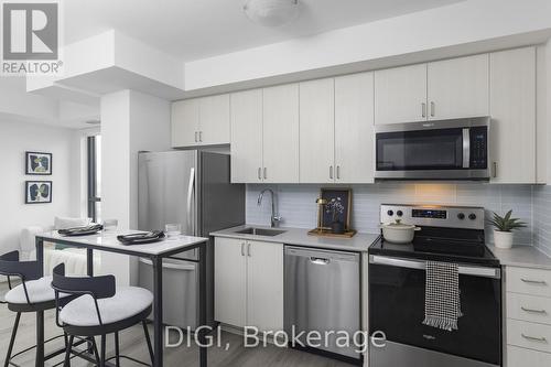 4101 - 325 Yorkland Boulevard, Toronto, ON - Indoor Photo Showing Kitchen