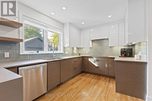826 Quinlan Road, Ottawa, ON - Indoor Photo Showing Kitchen With Stainless Steel Kitchen With Upgraded Kitchen