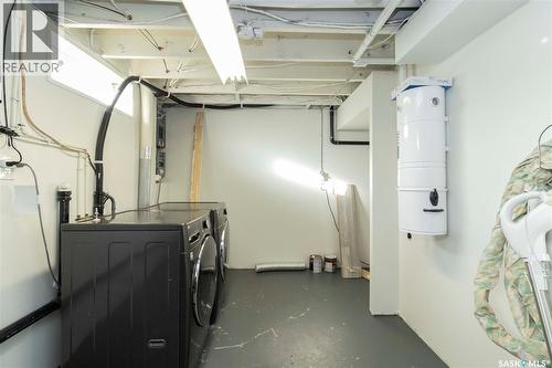 2406 Cairns Avenue, Saskatoon, SK - Indoor Photo Showing Laundry Room