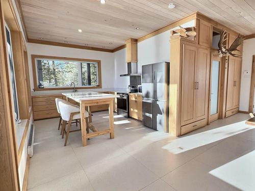 Cuisine - 1919 Ch. Du Ski, Laniel, QC - Indoor