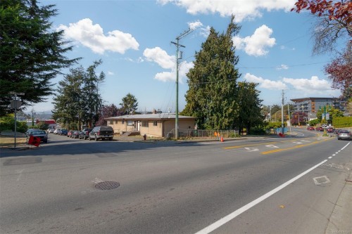 656 Admirals Rd, Esquimalt, BC - Outdoor