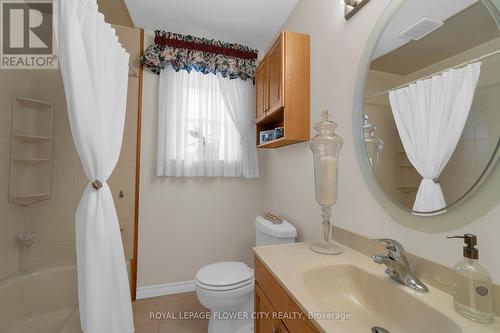 13 Bairstow Crescent, Halton Hills, ON - Indoor Photo Showing Bathroom