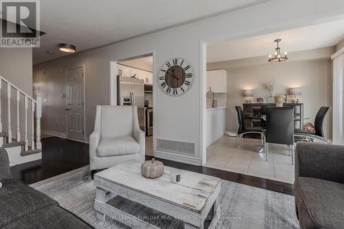 3356 Mikalda Road, Burlington, ON - Indoor Photo Showing Living Room