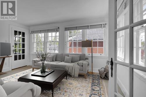 105 Kenilworth Street, Ottawa, ON - Indoor Photo Showing Living Room