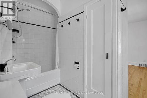 105 Kenilworth Street, Ottawa, ON - Indoor Photo Showing Bathroom