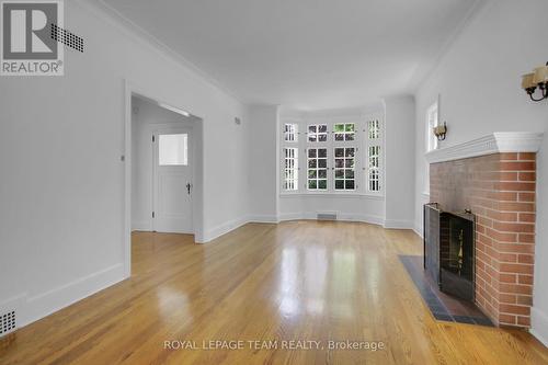 105 Kenilworth Street, Ottawa, ON - Indoor With Fireplace