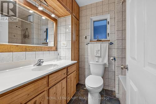 10 Kimber Road, Haldimand, ON - Indoor Photo Showing Bathroom