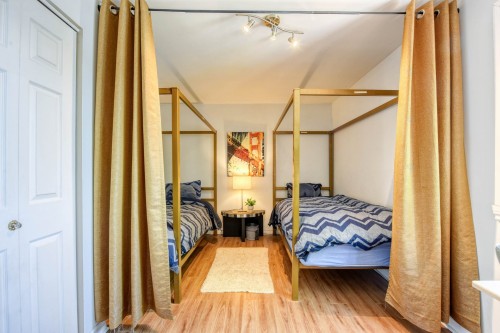 Bedroom - 15 Rue Alfred, Laval (Sainte-Rose), QC - Indoor Photo Showing Other Room