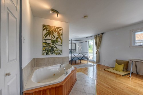 Master Bedroom - 15 Rue Alfred, Laval (Sainte-Rose), QC - Indoor Photo Showing Bathroom