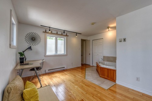 Master Bedroom - 15 Rue Alfred, Laval (Sainte-Rose), QC - Indoor