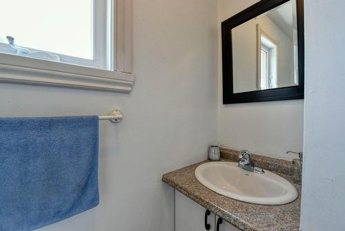 Bathroom - 15 Rue Alfred, Laval (Sainte-Rose), QC - Indoor Photo Showing Bathroom