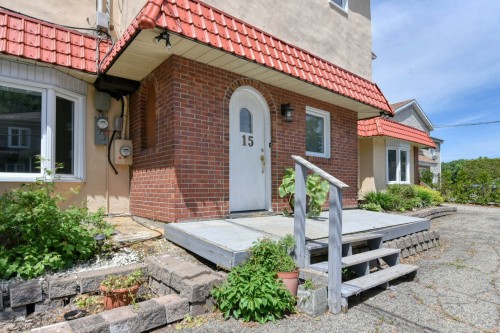 Entry - 15 Rue Alfred, Laval (Sainte-Rose), QC - Outdoor