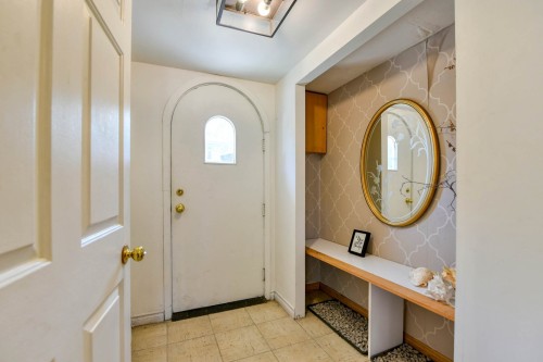 Mud Room - 15 Rue Alfred, Laval (Sainte-Rose), QC - Indoor Photo Showing Other Room