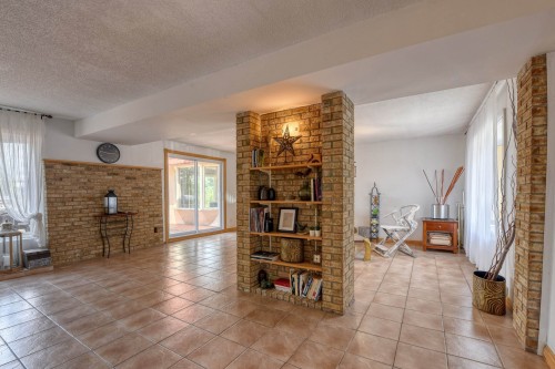 Living Room - 15 Rue Alfred, Laval (Sainte-Rose), QC - Indoor With Fireplace