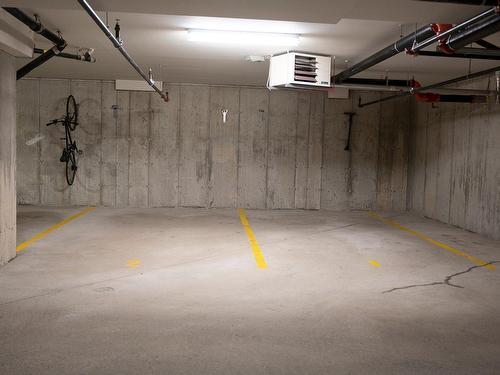 Garage - 112-1410 Av. De Rochechouart, Saint-Jérôme, QC - Indoor Photo Showing Garage