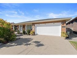 12120 VALENTE Court  Tecumseh, ON N8N 3B8