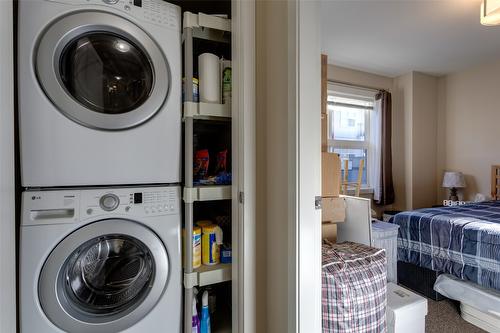205A-1475 Glenmore Road, Kelowna, BC - Indoor Photo Showing Laundry Room