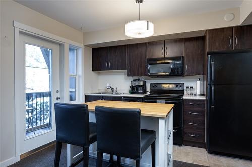 205A-1475 Glenmore Road, Kelowna, BC - Indoor Photo Showing Kitchen