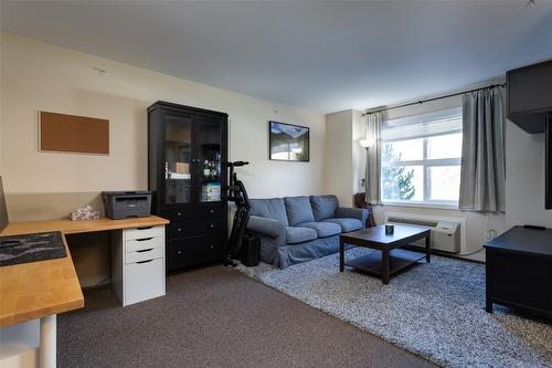 205A-1475 Glenmore Road, Kelowna, BC - Indoor