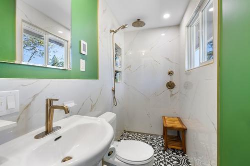 7502 Highway 95A, Kimberley, BC - Indoor Photo Showing Bathroom