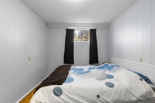 7502 Highway 95A, Kimberley, BC - Indoor Photo Showing Bedroom