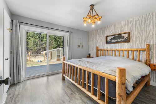 7502 Highway 95A, Kimberley, BC - Indoor Photo Showing Bedroom